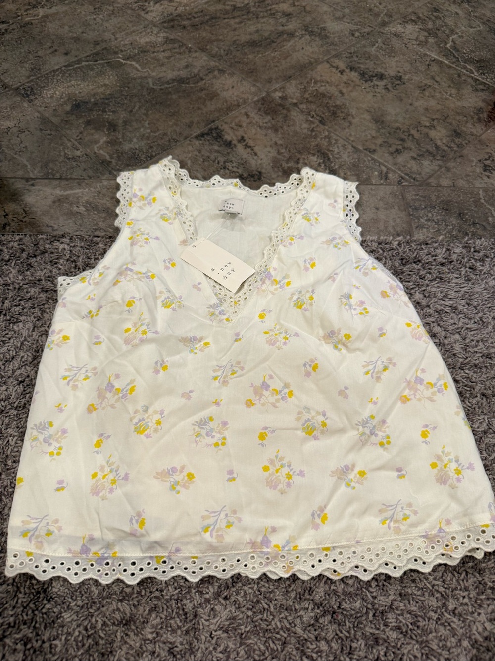 🐻Women’s Cream Floral Lace Trim Tank Top